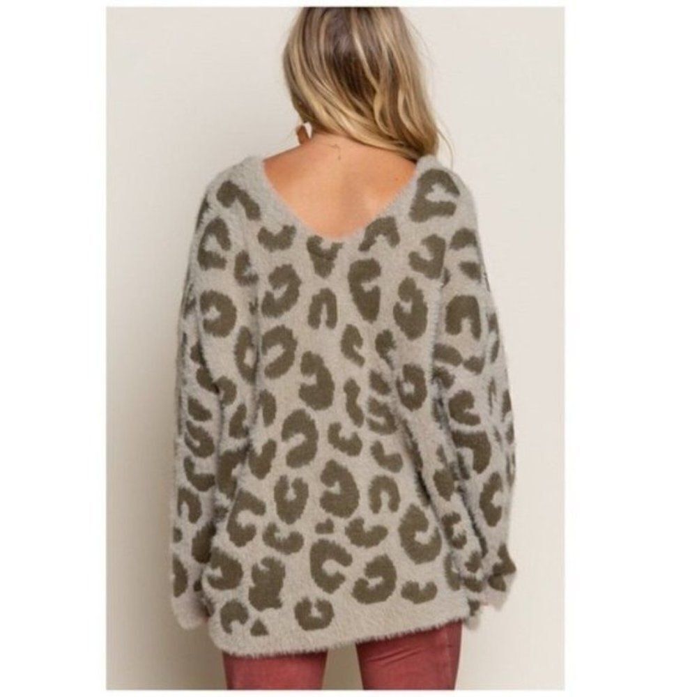 LEOPARD Print Sweater - Picture 6 of 10